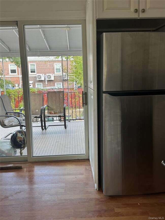 Building Photo - 1574 Paulding Ave