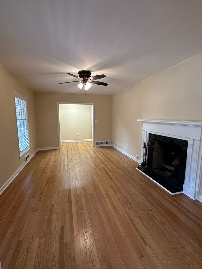 Building Photo - 3 Bedroom Ranch in Gainesville!