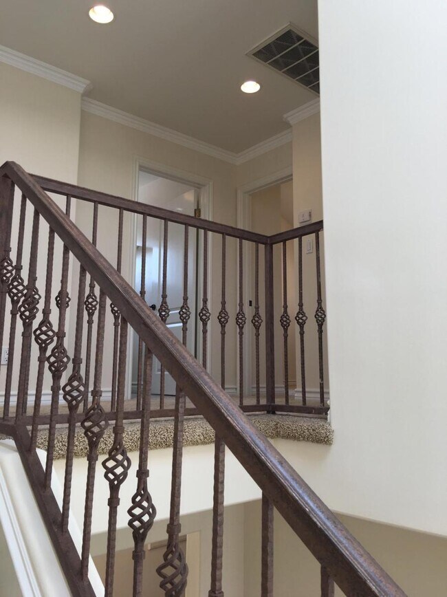 Building Photo - 2022 Plant Ave