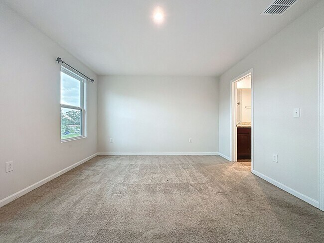 Building Photo - 409 Sedgewick Dr