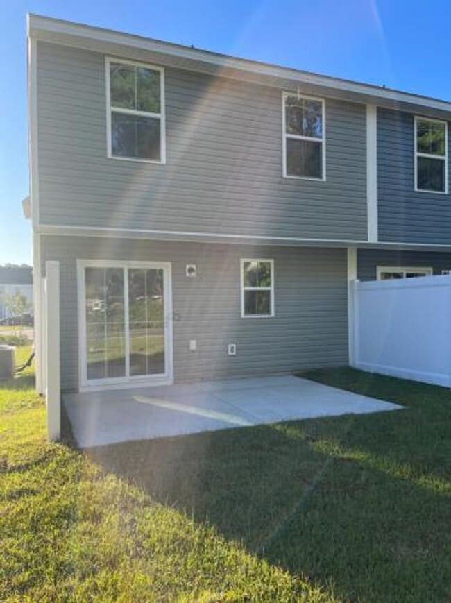 Building Photo - Forestbrook Townhouses