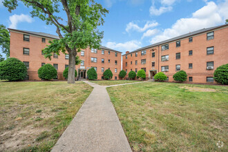 Building Photo - Columbia Manor