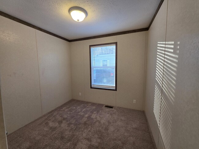 Building Photo - 699 Oregon St