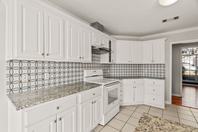Building Photo - 12711 Misty Creek Dr