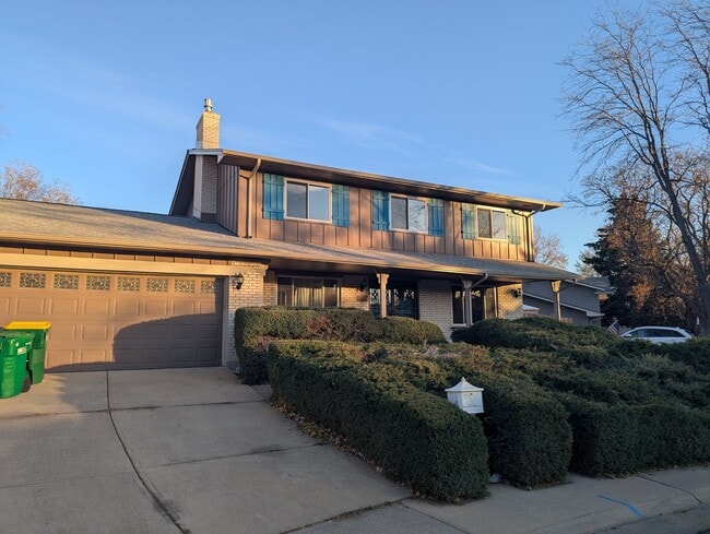 Building Photo - 582 S Everett Ct