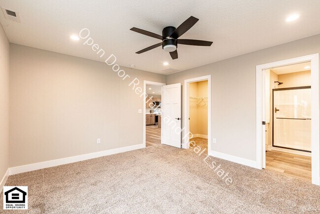 Building Photo - 10545 Old Leo Rd