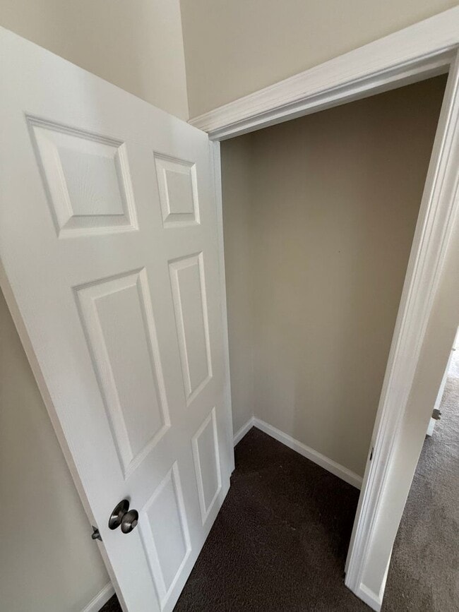 Building Photo - 1 Bedroom Apartment Available Today in Baltimore County! - Price Reduced