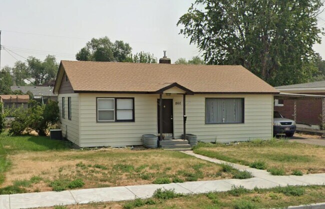 Building Photo - 860 N 6th E St