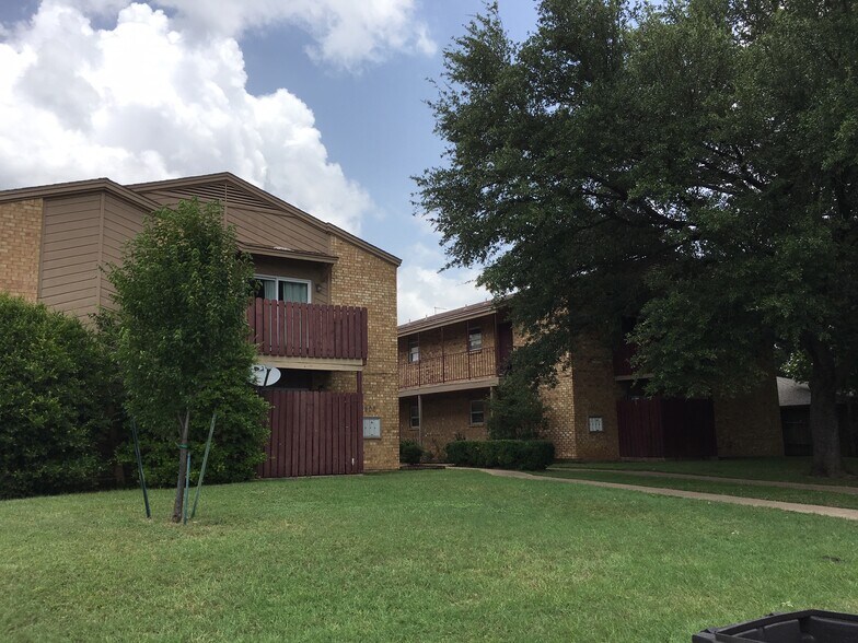 Building Photo - 4808 Wellesley Ave