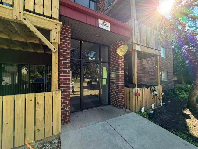 Building Photo - 1360 Brook St