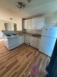 Building Photo - 17 Uni