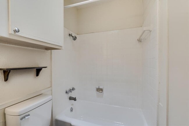 Building Photo - 612 W 51st St