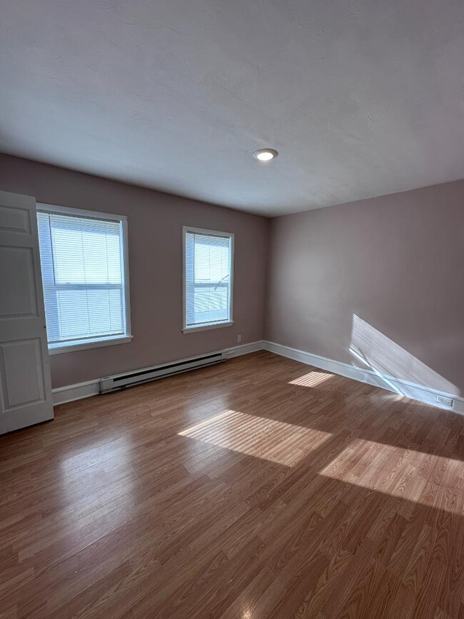 Building Photo - 56 Kent Ln