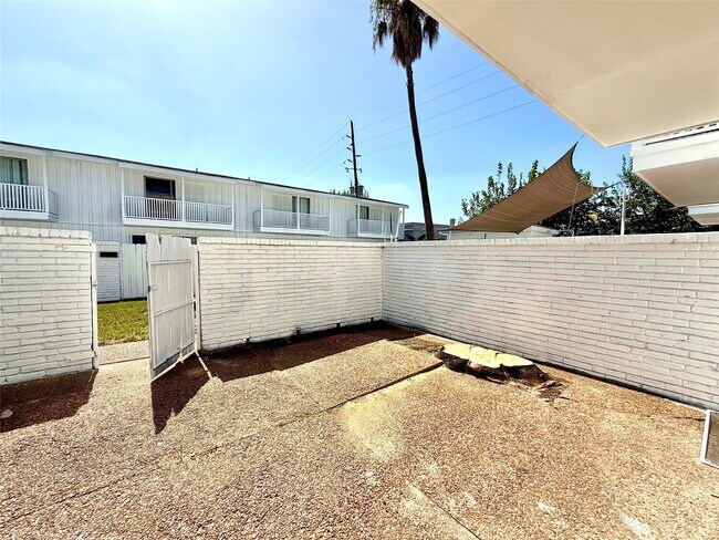 Building Photo - 5506 Beverly Hill St