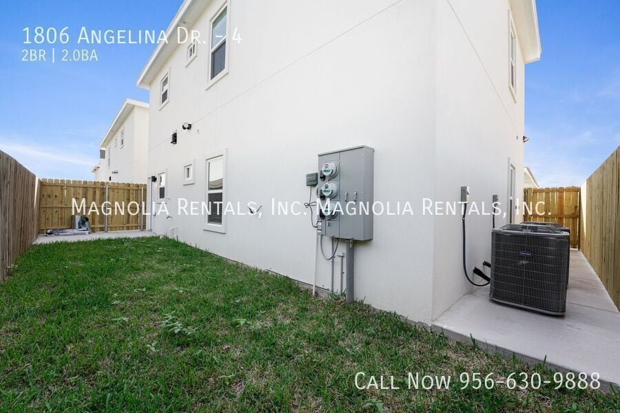 Building Photo - 1806 Angelina Dr
