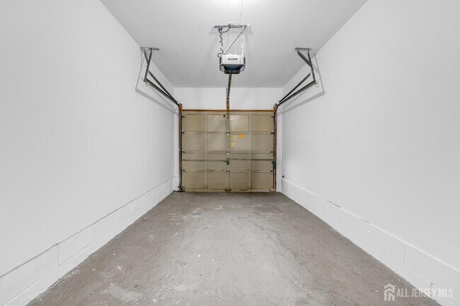 Building Photo - 21 Inverness Dr