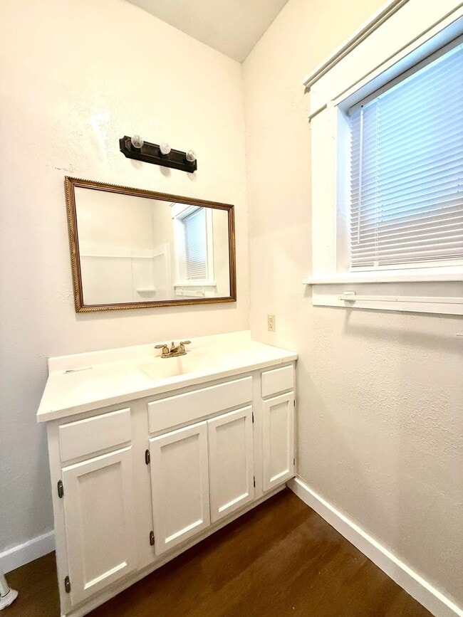 Building Photo - 1501 N Washington St