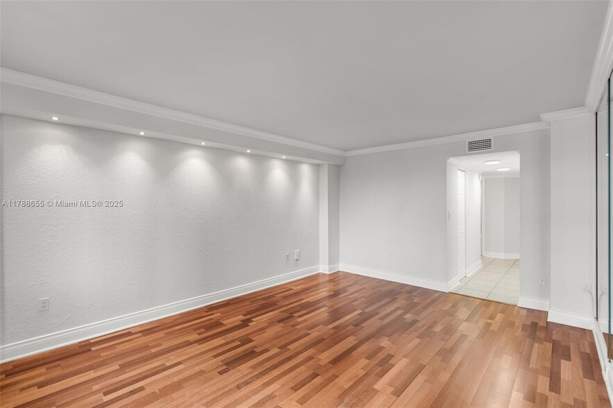 Building Photo - 2333 Brickell Ave