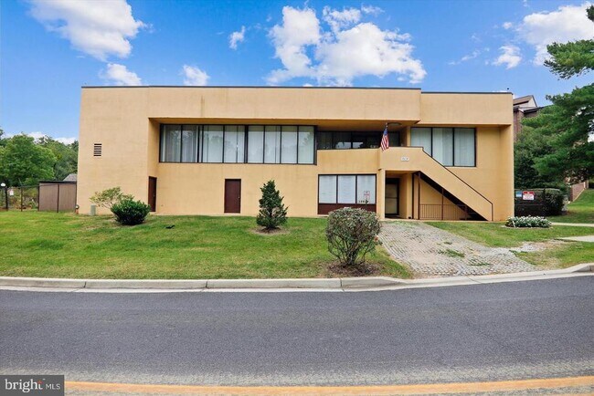 Building Photo - 15603 Dorset Rd