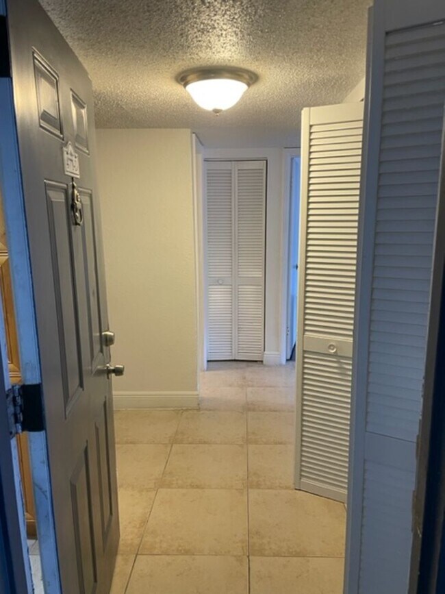 Building Photo - Large two bedroom condo