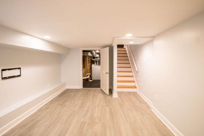 Building Photo - Contemporary Three Bedroom Home in Point Breeze
