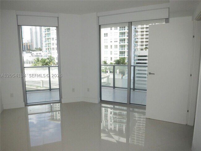Building Photo - 1300 Brickell Bay Dr