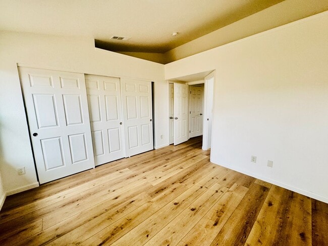 Building Photo - NEWLY REMODELED - 3 Bedroom 2 Bath Home for Rent