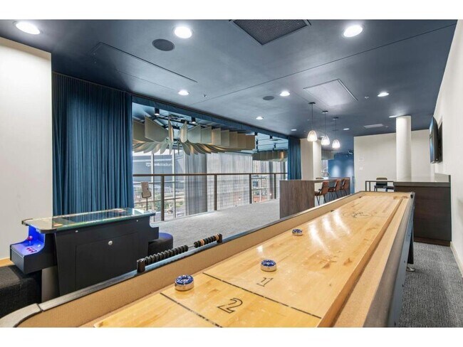 Building Photo - 215 10th Ave S