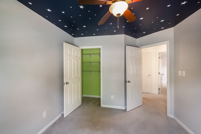 Building Photo - 1011 Willow Ridge Dr