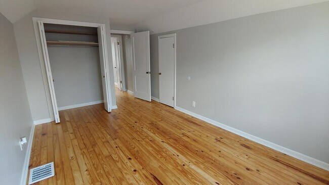 Building Photo - 3026 Dartmouth Ave