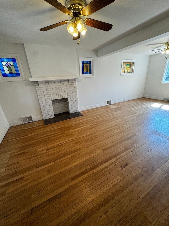Building Photo - South Oakland Two Bedroom!