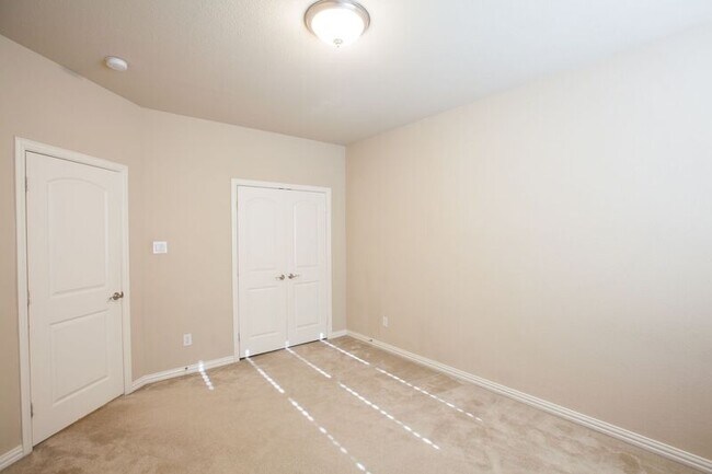 Building Photo - 528 S Greenville Ave