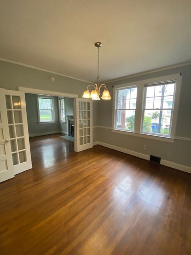 Building Photo - 3 bedroom 2 bath  Heathwood/ Melrose Heights Area