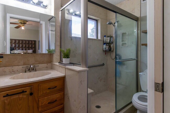 Building Photo - 1609 Ronstan Dr