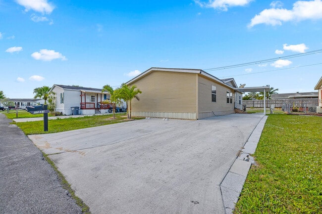 Primary Photo - 11831 Bay Pl