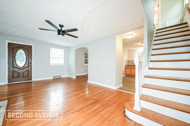 Building Photo - 3107 Elroy Ave