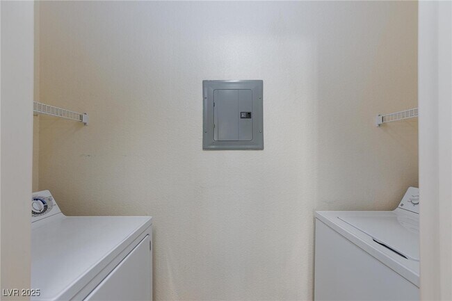 Building Photo - 7119 S Durango Dr