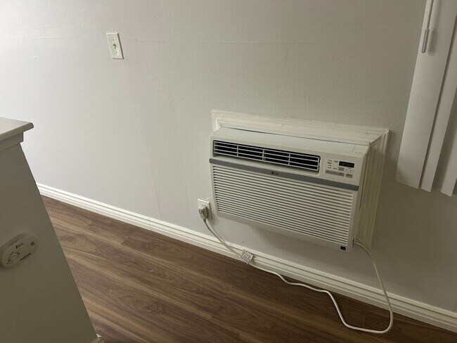 Building Photo - 1/2 OFF FIRST MONTH'S RENT studio with ALL UTILITIES PAID!