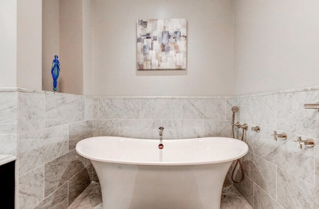 Building Photo - 300 International Drive