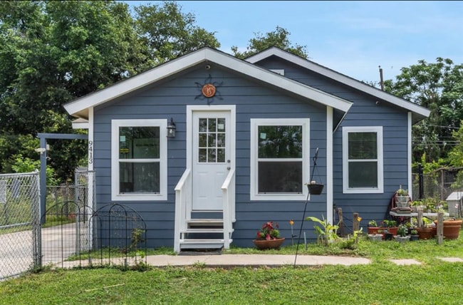 Building Photo - 9413 Clinton Dr