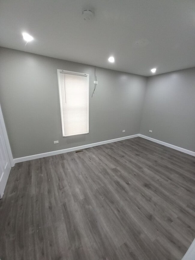 Building Photo - Beautifully Updated 2-Bedroom Home in East Chicago