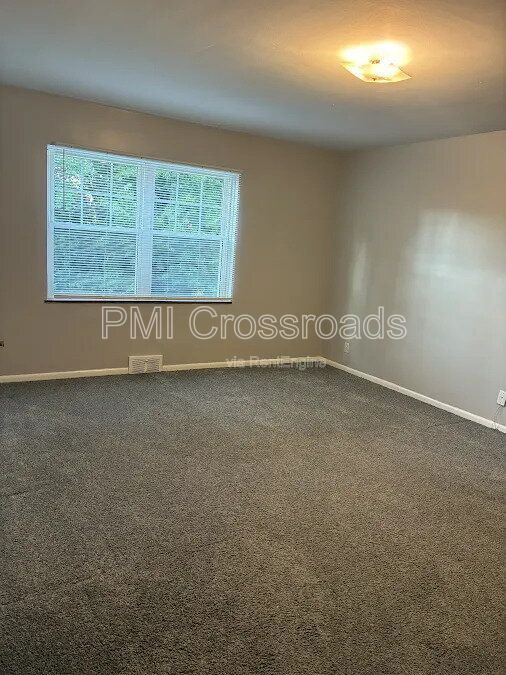Building Photo - 16015 Van Aken Blvd