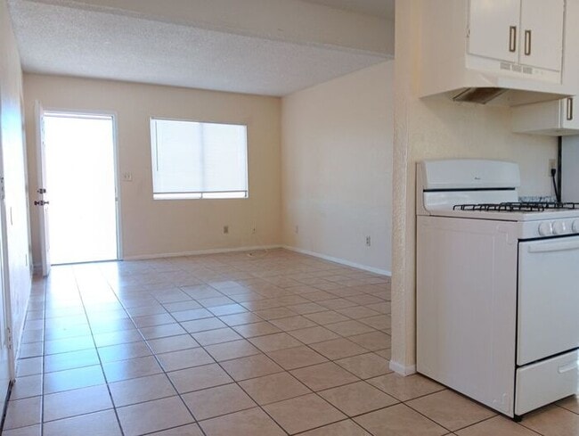 Building Photo - Charming 1 Bed/1 Bath in Central Tucson – ...