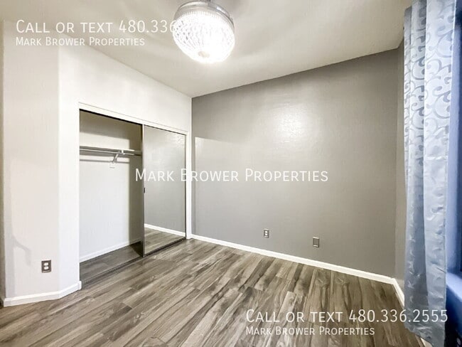 Building Photo - 380 W. Roadrunner Dr.