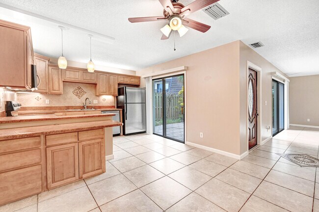 Building Photo - 2111 Vista Oaks Cir NE