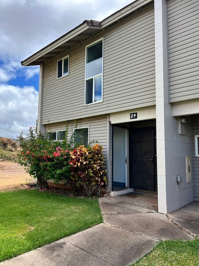 Building Photo - Makakilo Gardens III 3 bedroom 1.5 bathroo...