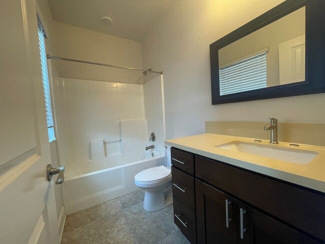 Building Photo - 3 Bed, 3 Bath Gated Modern Townhome –  2-C...