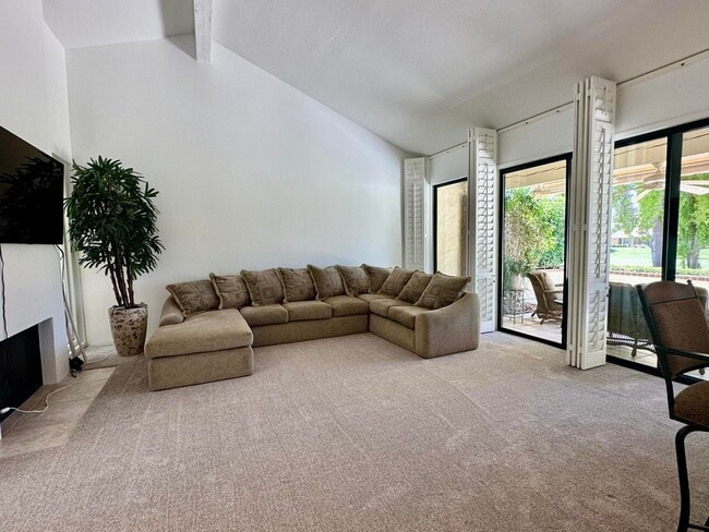 Building Photo - 239 Santa Barbara Cir