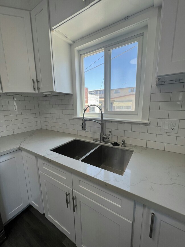 Building Photo - 1030 2nd St