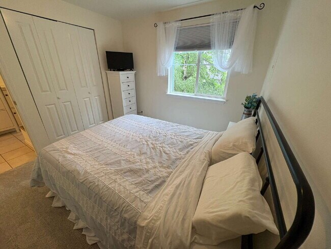 Building Photo - Bright, Modern 1BR Near Hospitals, SU & Transit in secure building with garage parking and a Walk...
